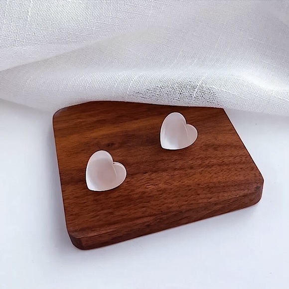 🔵𝟲𝟱%𝗢𝗙𝗙 𝗯𝘂𝗻𝗱𝗹𝗲𝘀 𝟯+🔵 NEW Large White Heart Acrylic Stud Earrings - Picture 7 of 10